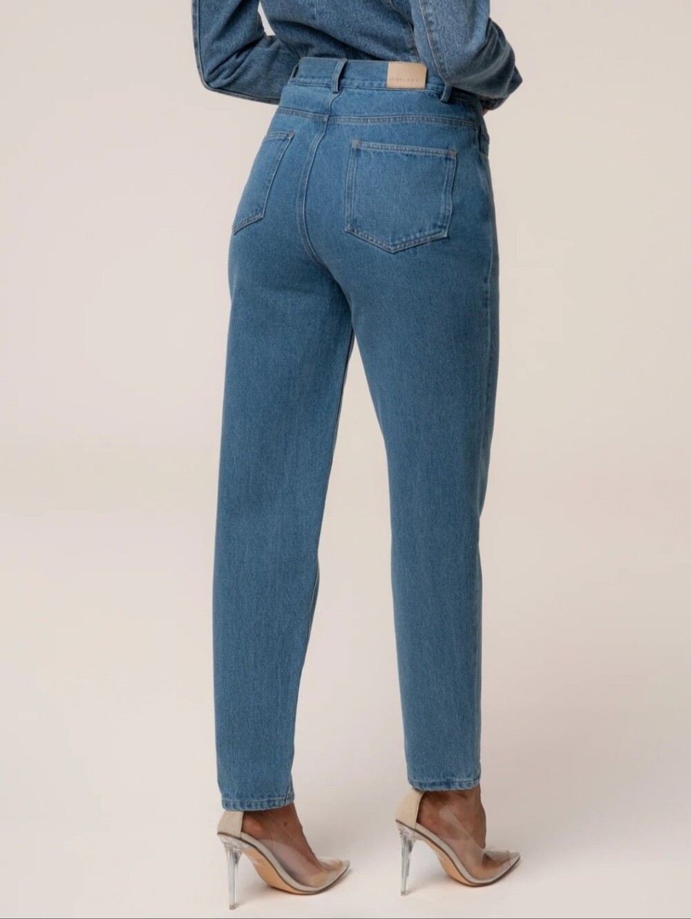 JLUXLABEL | Medium Wash Roesia Jeans In Blue Size 25 - Picture 5 of 16